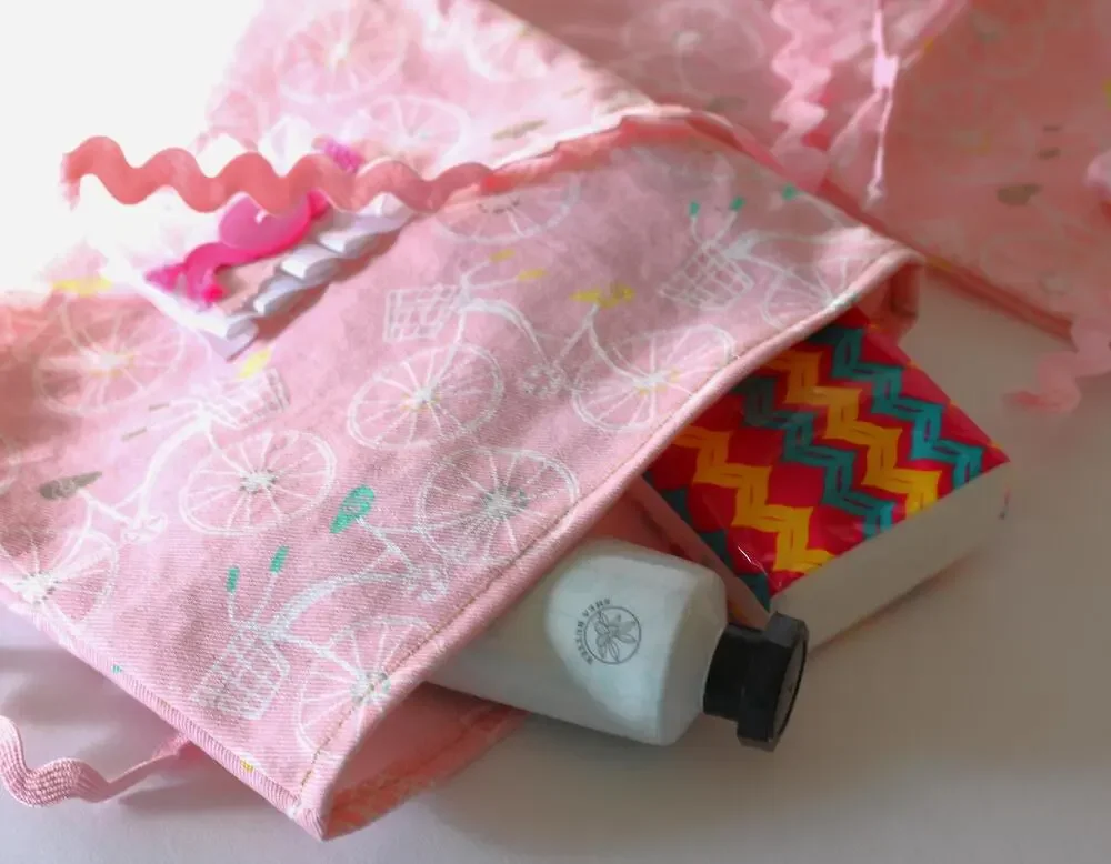 Set of 4 Fabric Gift Bags, Bicycle Design, Favor Bags, Holiday Gift Wrap